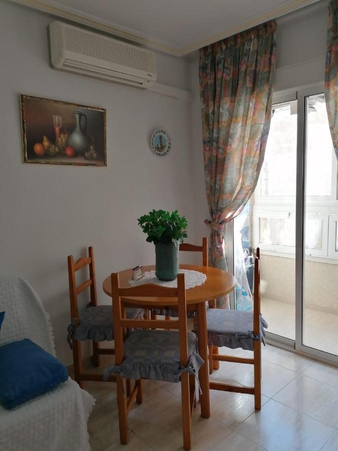 Gemuetliche Ferienwohnung In Torrevieja Ca100M Vom Strand Playa Del Cura Entfernt Kültér fotó