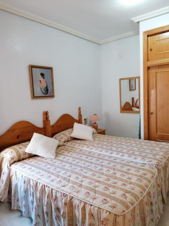 Gemuetliche Ferienwohnung In Torrevieja Ca100M Vom Strand Playa Del Cura Entfernt Kültér fotó