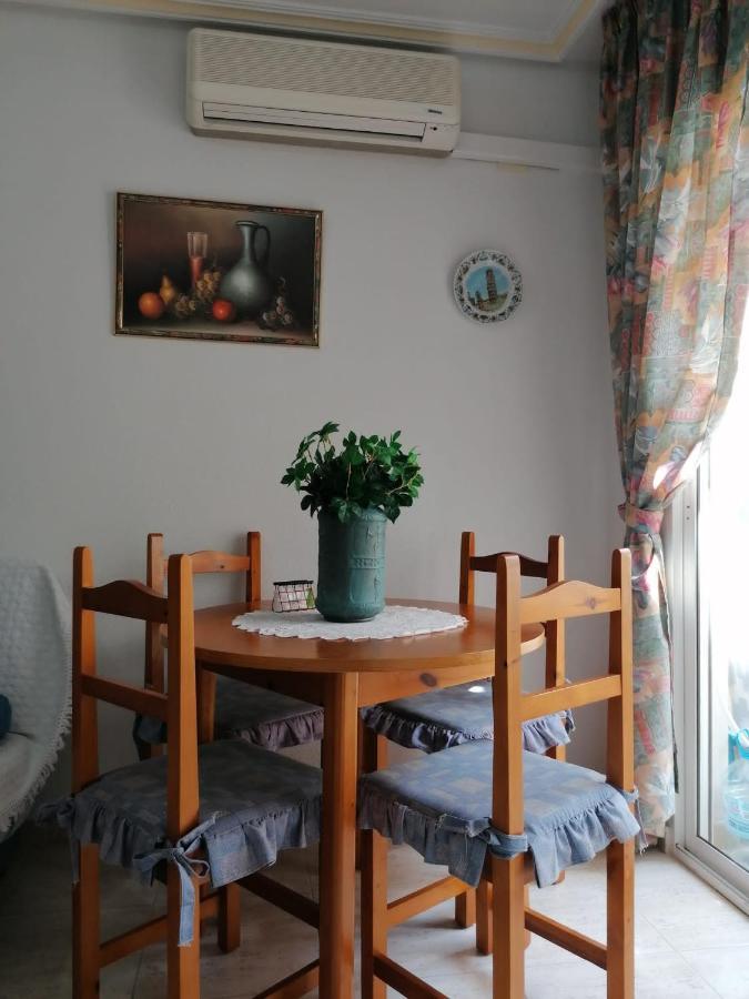 Gemuetliche Ferienwohnung In Torrevieja Ca100M Vom Strand Playa Del Cura Entfernt Kültér fotó