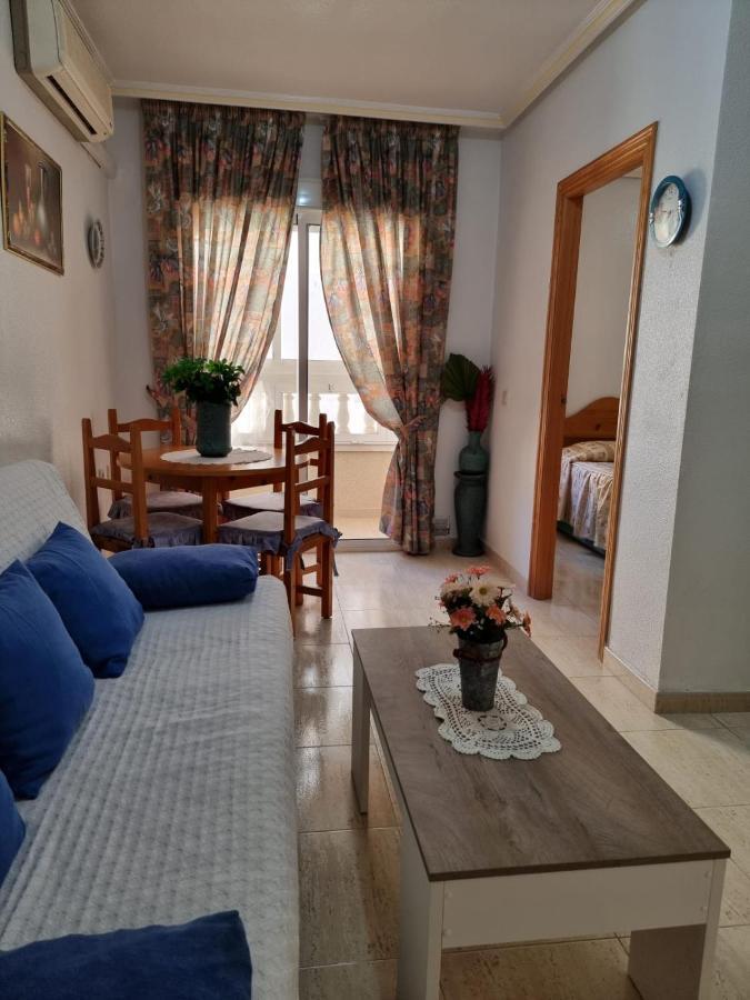 Gemuetliche Ferienwohnung In Torrevieja Ca100M Vom Strand Playa Del Cura Entfernt Kültér fotó